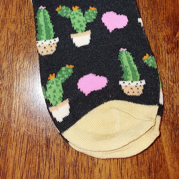 Fun Cactus Ankle Socks - Picture 4 of 4